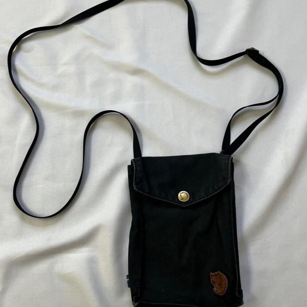 Fjallraven Women's Black and Navy Bag